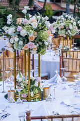 Fototapeta na wymiar Wedding table decor setting. Festive banquet dinner decoration