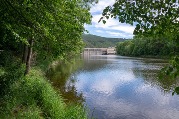 Fototapeta na wymiar Dam and turbine house of the dam Eichicht