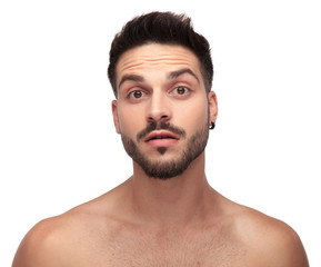 Obraz premium undressed man with beard looking curious with big eyes