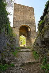 Fototapeta na wymiar Crémieu, remparts de la colline St Hippolyte, Isère, Auvergne-Rhône-Alpes, France