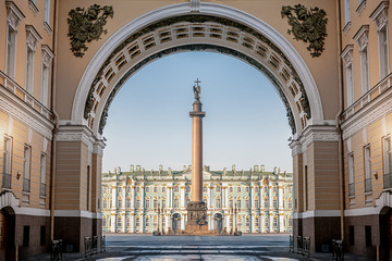 Alexandersäule vor dem Eremitage in St. Petersburg, Russland