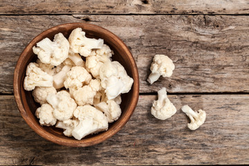 Fototapeta premium cauliflower over wooden table, vegetarian food 