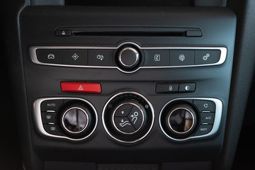 Détail d'éléments carrosserie et moteur d'un véhicule