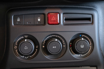 Détail d'éléments carrosserie et moteur d'un véhicule