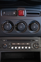 Détail d'éléments carrosserie et moteur d'un véhicule