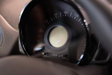 Détail d'éléments carrosserie et moteur d'un véhicule