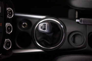 Détail d'éléments carrosserie et moteur d'un véhicule