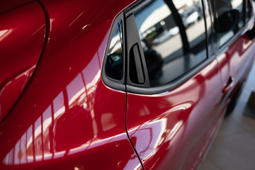 D&eacute;tail d'&eacute;l&eacute;ments carrosserie et moteur d'un v&eacute;hicule