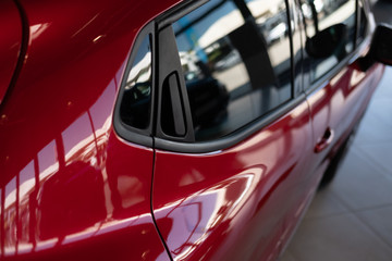 Détail d'éléments carrosserie et moteur d'un véhicule