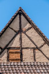 Gebäudeschäden an historischem Fachwerkhaus