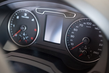 D&eacute;tail d'&eacute;l&eacute;ments carrosserie et moteur d'un v&eacute;hicule