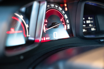 Détail d'éléments carrosserie et moteur d'un véhicule
