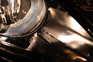 Détail d'éléments carrosserie et moteur d'un véhicule