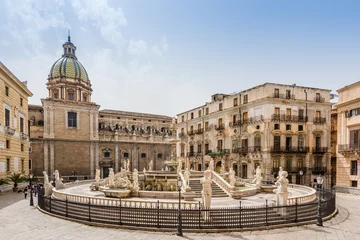 Rolgordijnen Palermo - Beelden bij de fontein op Piazza Pretoria © majonit