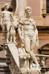 Obraz premium Palermo – Skulpturen am Brunnen an der Piazza Pretoria