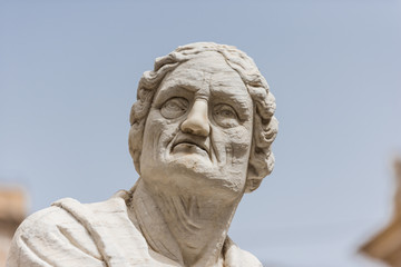 Palermo – Skulpturen am Brunnen an der Piazza Pretoria