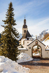 Fototapeta na wymiar Church of Ramsau in winter with snow