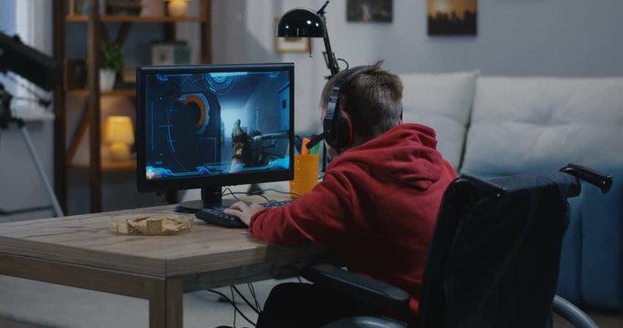 A young disable gamer
