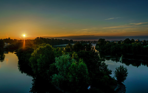 Blick auf den Main bei Sonnenaufgang