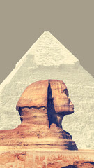 Naklejki  Egipski Sfinks i Wielka Piramida Chefrena (Chephren) w Gizie - słynne zabytki egipskie w Kairze. Tło dla katalogu podróży lub projekt pionowej ulotki na wycieczkę po Egipcie z miejscem na tekst.