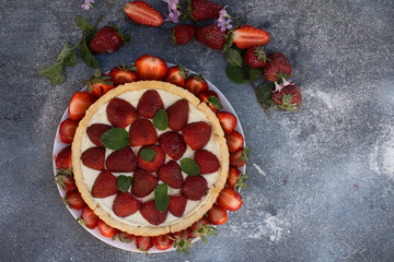 Strawberry cream tart from above