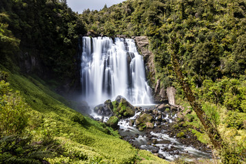 Fototapeta na wymiar Marokopa Falls in New Zealand