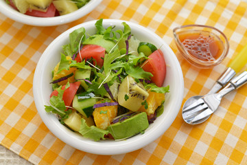 食べ物　フルーツ野菜サラダ