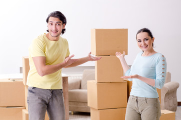 Young pair moving to new apaprtment 