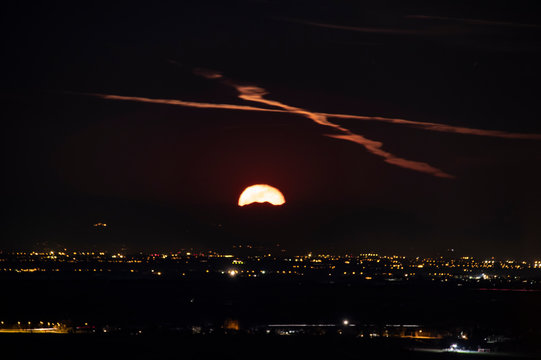 luna rossa dal santuario della madonna del monte