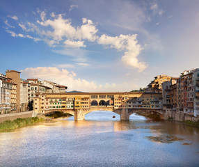 Fototapeta premium Italy. Florence, panoramic view of Ponte Vecchio on the Arno river