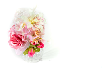 Fototapeta na wymiar 白い背景と造花のブーケの写真