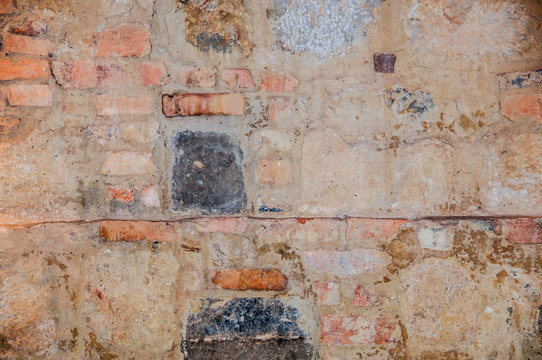 Pared de roca y ladrillo