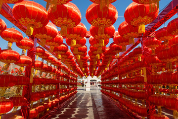 Hang red lanterns for the New Year