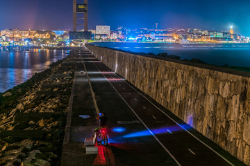 Fototapeta premium Dique de abrigo de noche, La Coruña, España
