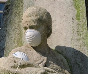femme et enfant avec masque anti pollution