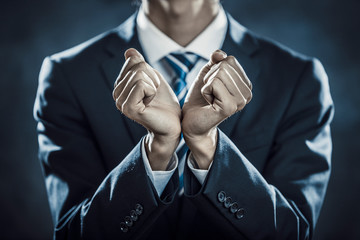 ビジネスマン・逮捕イメージ