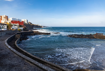 Obraz premium Embankment and beach in the city of Bajamar