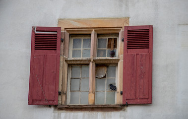 Obraz na płótnie Canvas Bunter Fensterladen Fesnter im Elsass, Frankreich