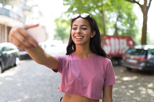 M&auml;dchen mit Smartphone