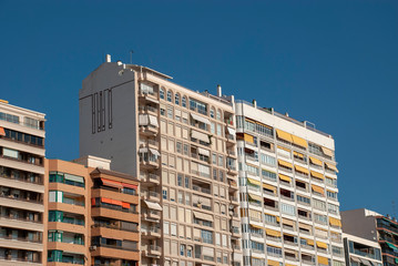 Urbanes Hochhaus mit Apartments in Alicante, Spanien