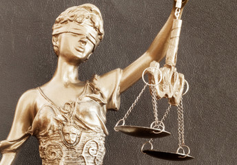 law and justice symbol statue