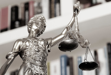 law and justice symbol statue