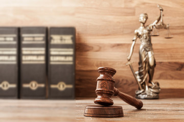 law and justice symbol statue