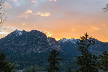 Abendrot über Alpenpanorama 