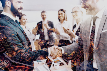 Obraz premium Two successful businessmen shaking hands while other colleagues clapping. Double exposure technique used.