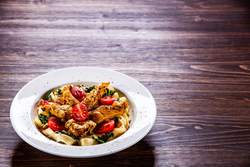 Pasta with meat, sauce and vegetables