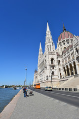 Parlamentsgebäude Vorderansicht (Budapest)