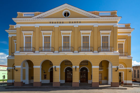 Exposure done in the main square of Matanzas, with its beautiful and colorful renovated buildings.