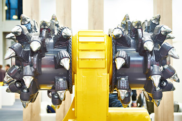 Hydraulic drum milling cutter closeup