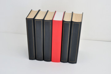 Naklejka premium A stack of books on a light background with a field for writing text or inscriptions